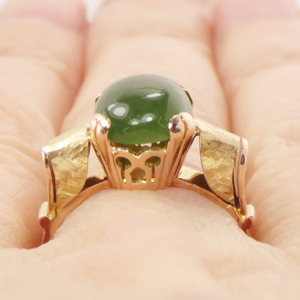 Vintage 14k Yellow Gold Chrysoprase Ring Jade Look Green Cabachon Stone Ring - Everyday Ring - Size 5.5