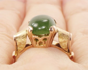 Vintage 14k Yellow Gold Chrysoprase Cabochon Ring - Size 5.5
