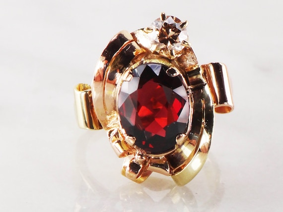 0.49 Carat ctw 10k Gold Oval Red Garnet & Diamond Bypass Swirl Cocktail Anniversary Fasion Ring 0.49 Carat ctw 10k Gold Oval Red Garnet & Diamond Bypass Swirl Cocktail Anniversary Fasion Ring