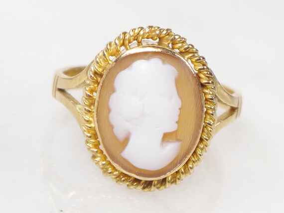 cameo ring