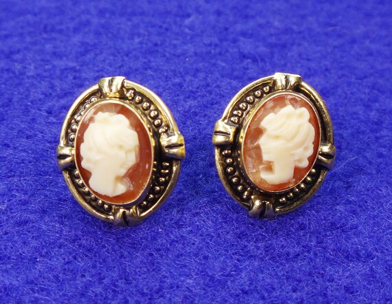 Vintage Small 14k Gold Cameo Stud Earrings with P… - image 8