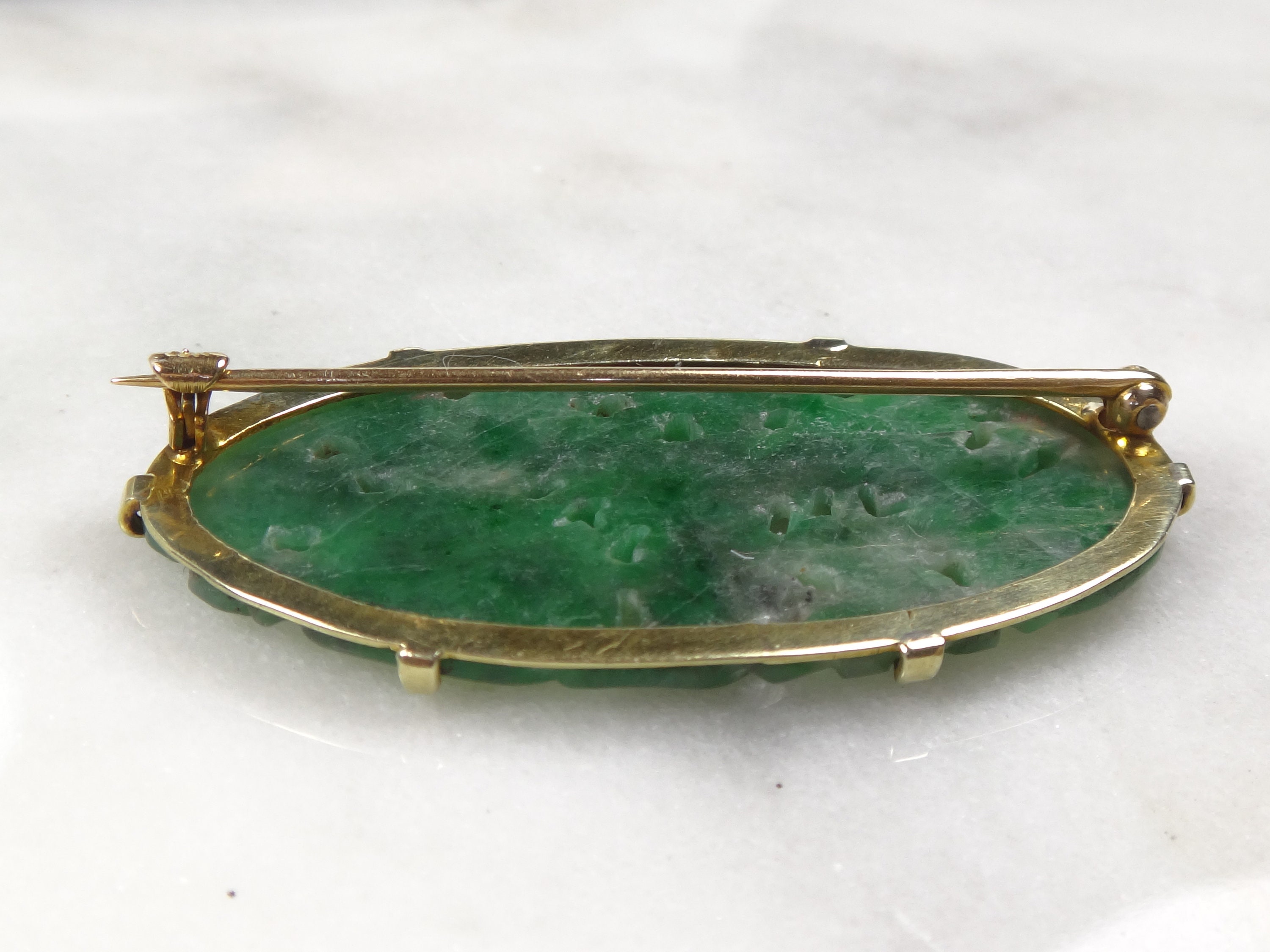 Broche Vintage Ornée De Jade - Métal Doré Motif Floral - Dimensions 54x26 Mm - Occasion