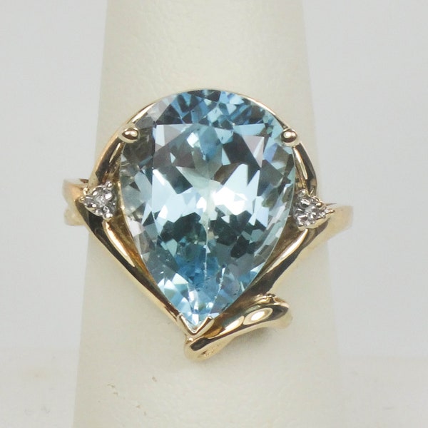 Vintage 10k Yellow Gold Pear Shaped Blue Topaz and Diamond Ring Blue December Birthstone Size 6.5