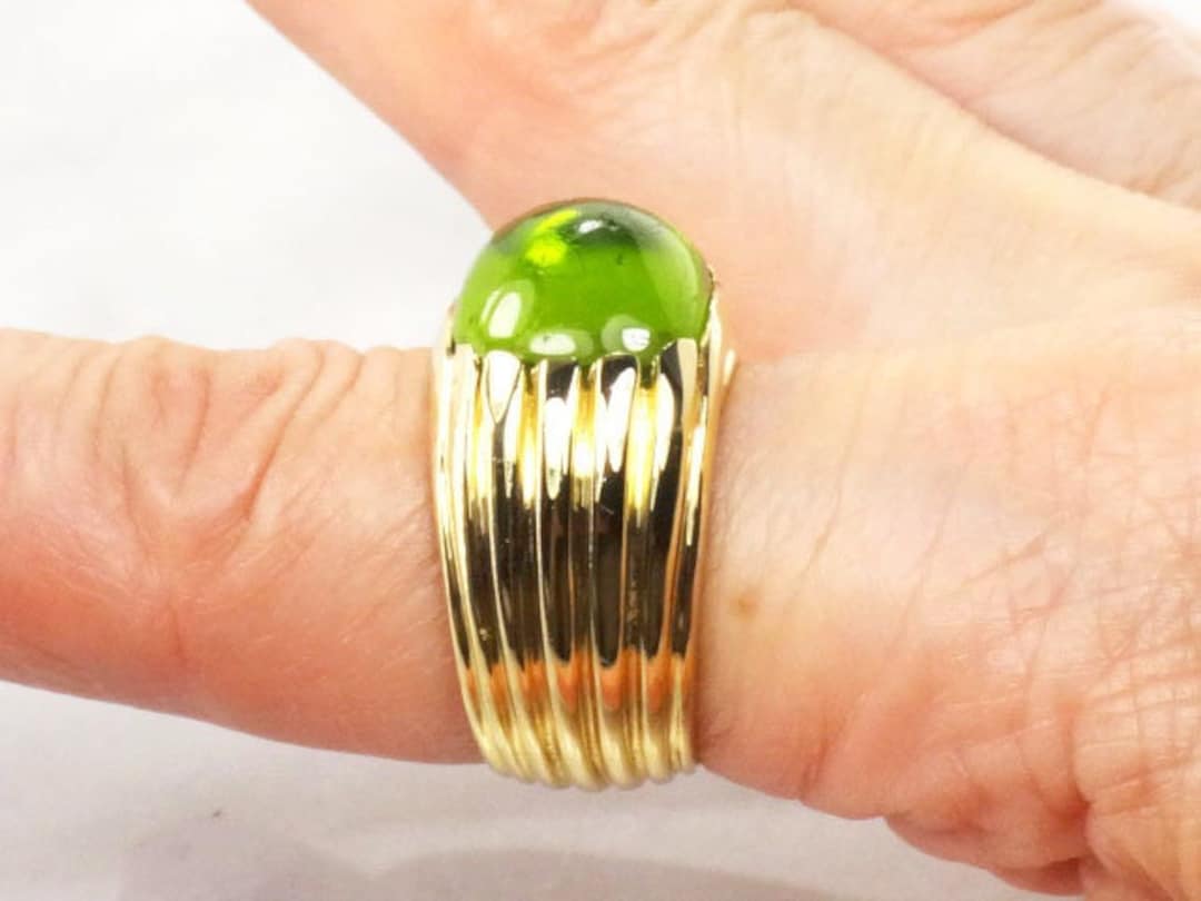Vintage 18k Yellow Gold Natural Peridot Ring Large Green Stone