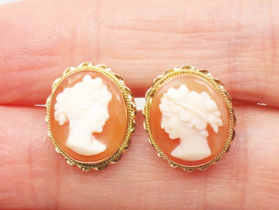 Vintage 14k Gold Shell Cameo Stud Earrings Oval M… - image 10