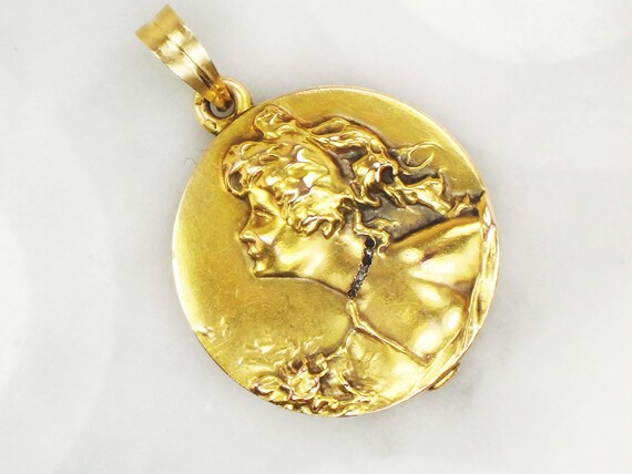 Antique Gold Repousse Locket Art Nouveau Locket 1… - image 5