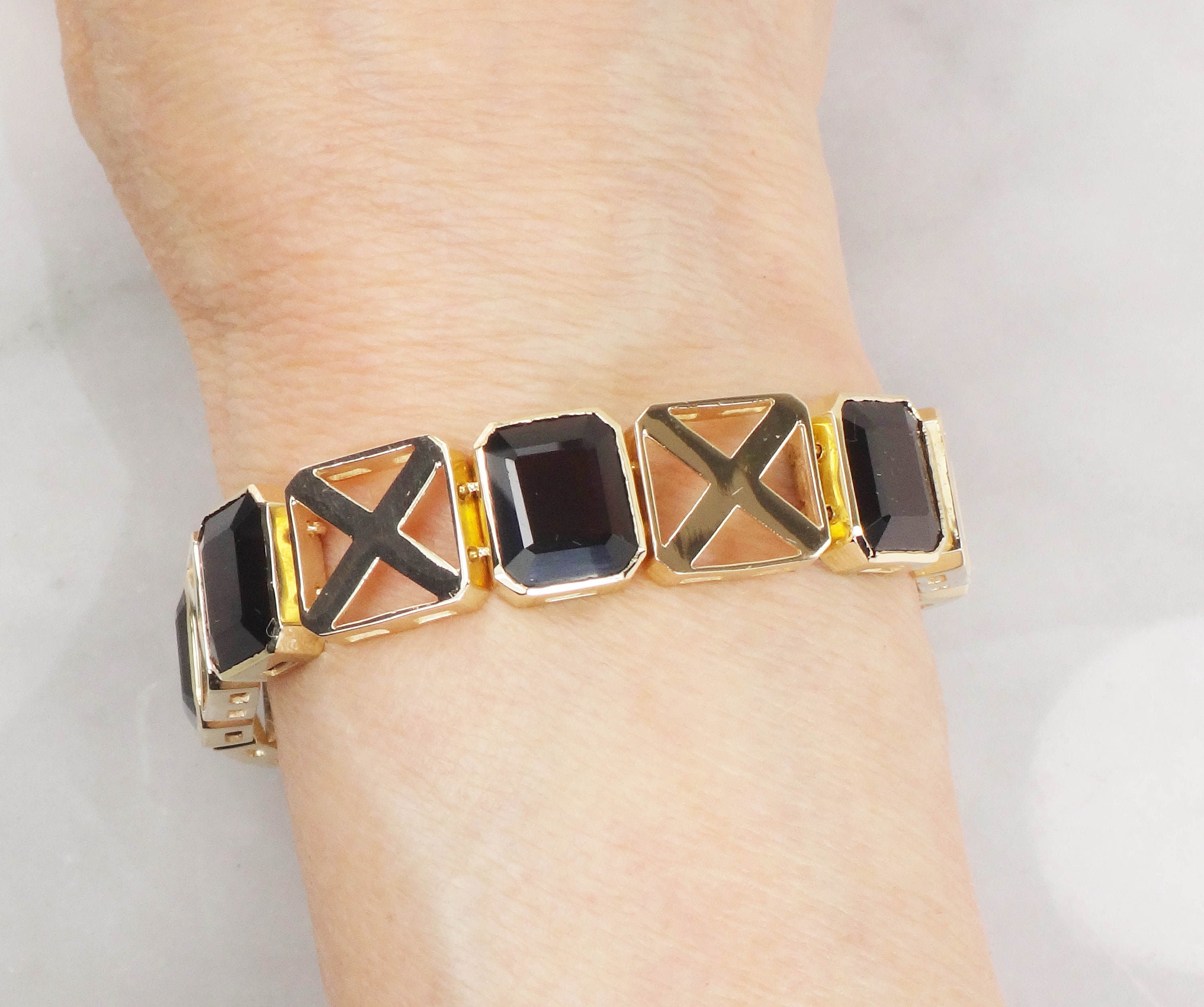 Garnet bracelet in 14kt shop yellow gold