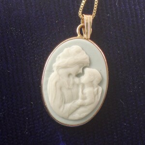 Vintage Small 14k Gold Mother and Child Cameo Style Pendant Necklace Gift for Mom 18"