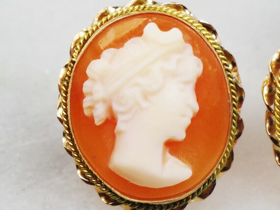 Vintage 14k Gold Shell Cameo Stud Earrings Oval M… - image 3