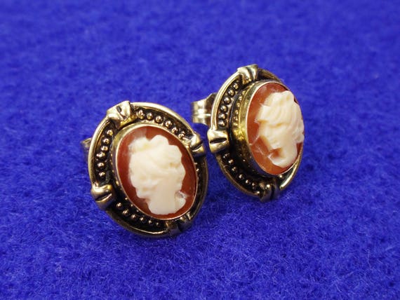 Vintage Small 14k Gold Cameo Stud Earrings with P… - image 9