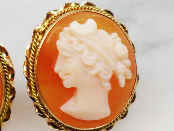 Vintage 14k Gold Shell Cameo Stud Earrings Oval M… - image 2