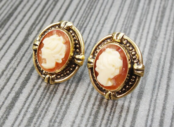 Vintage Small 14k Gold Cameo Stud Earrings with P… - image 3