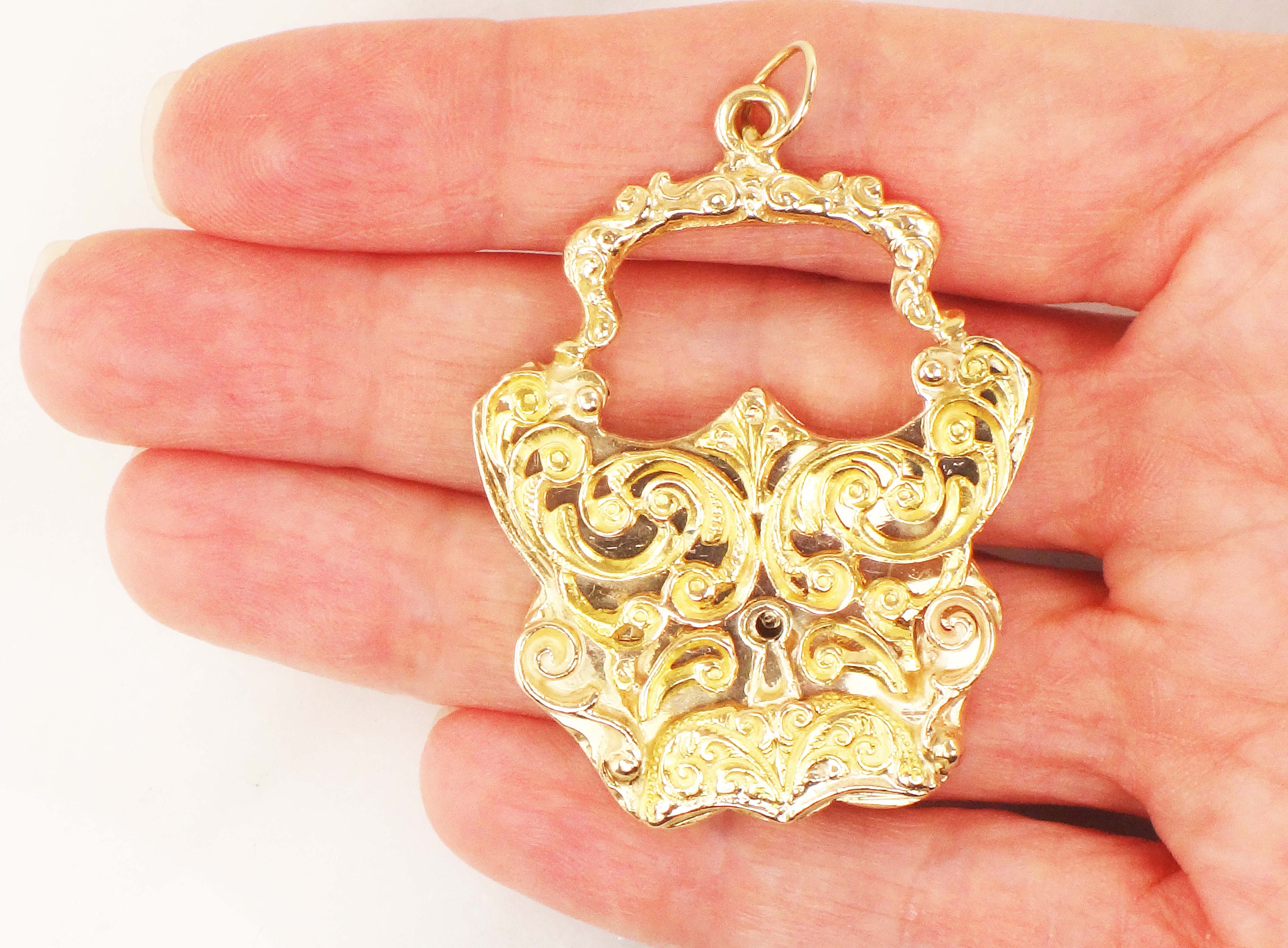 Vintage 14k Gold Ornate Pendant 