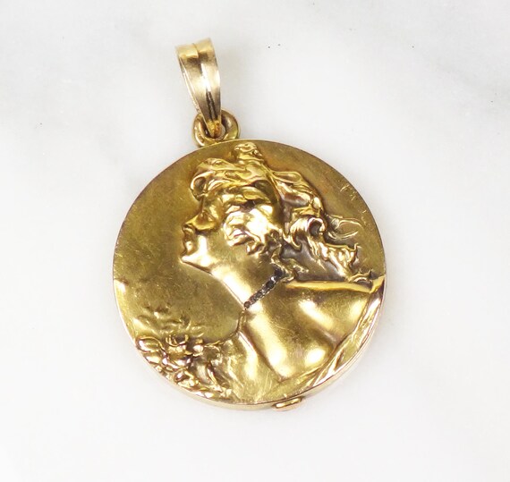 Antique Gold Repousse Locket Art Nouveau Locket 14