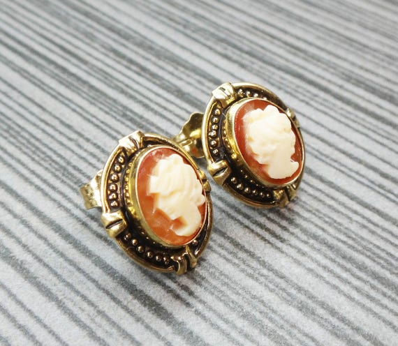 Vintage Small 14k Gold Cameo Stud Earrings with P… - image 4