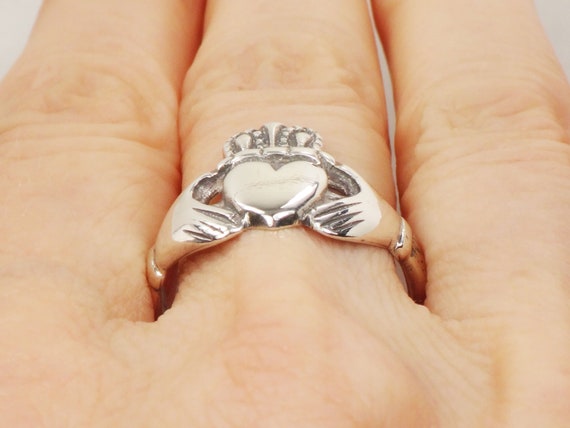 Vintage Claddagh Ring Irish Sterling Silver Cladd… - image 9