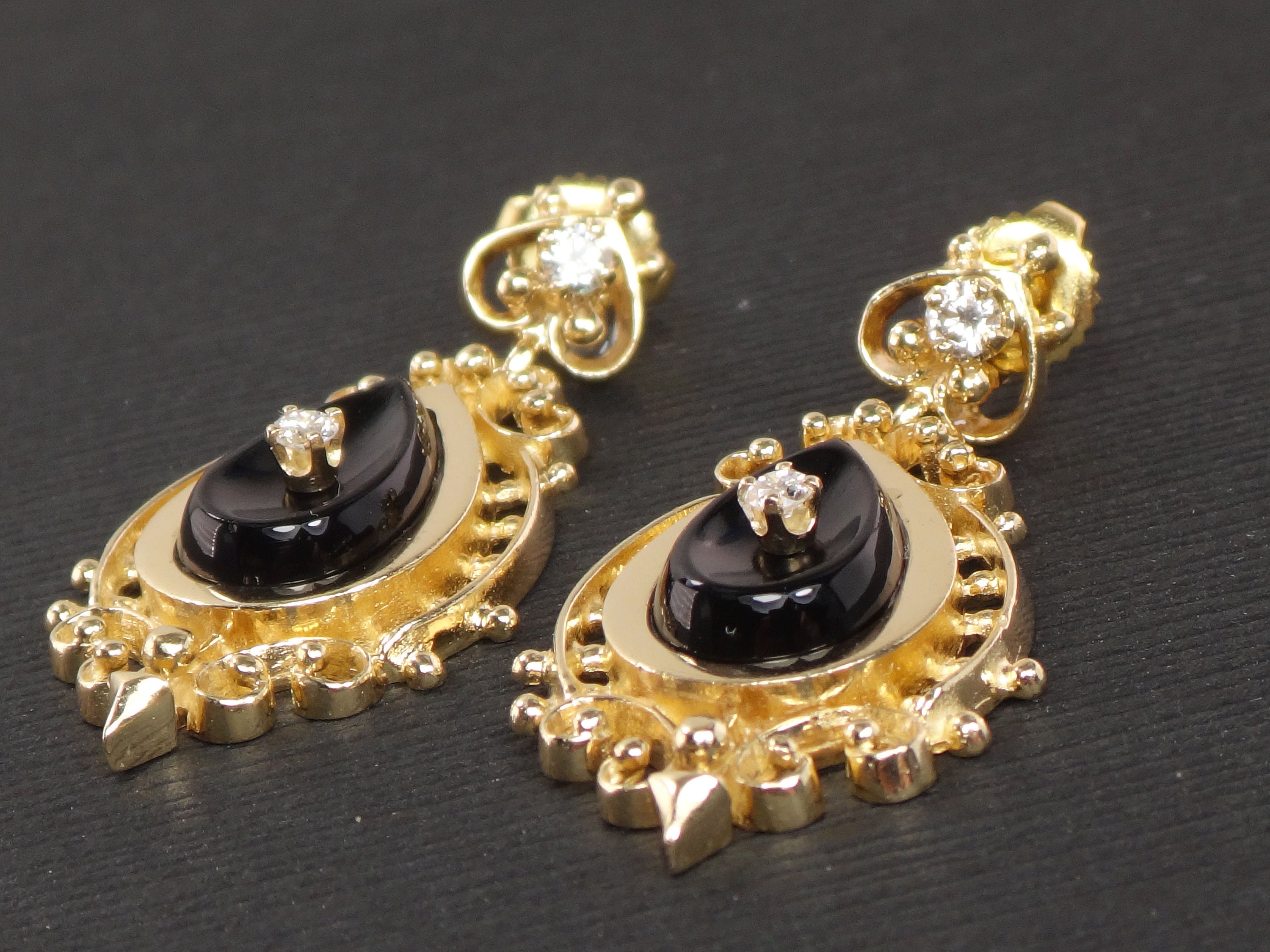 Vintage 14k Yellow Gold Black Onyx and Natural Diamond