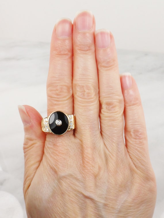 Vintage Large Oval Onyx Ring Yellow Gold