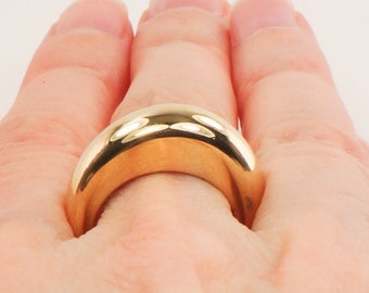Vintage Heavy Italian Made 18k Yellow Gold Early Roberto Coin Polished Dome Band Ring with Hidden Hearts