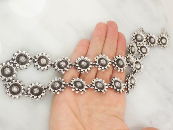 Floral Heavy Necklace Floral Heavy Necklace