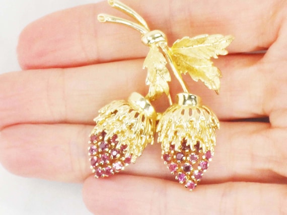 14k Yellow Gold Natural Ruby Strawberries Pin Lar… - image 1