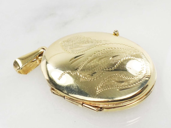 Vintage 14k Locket Yellow Gold Oval Picture Locket