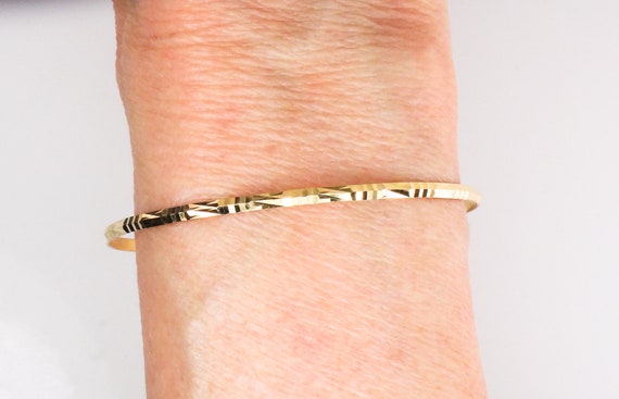 Vintage 18k Gold Bangle Bracelet Small Slip On Ba… - image 9