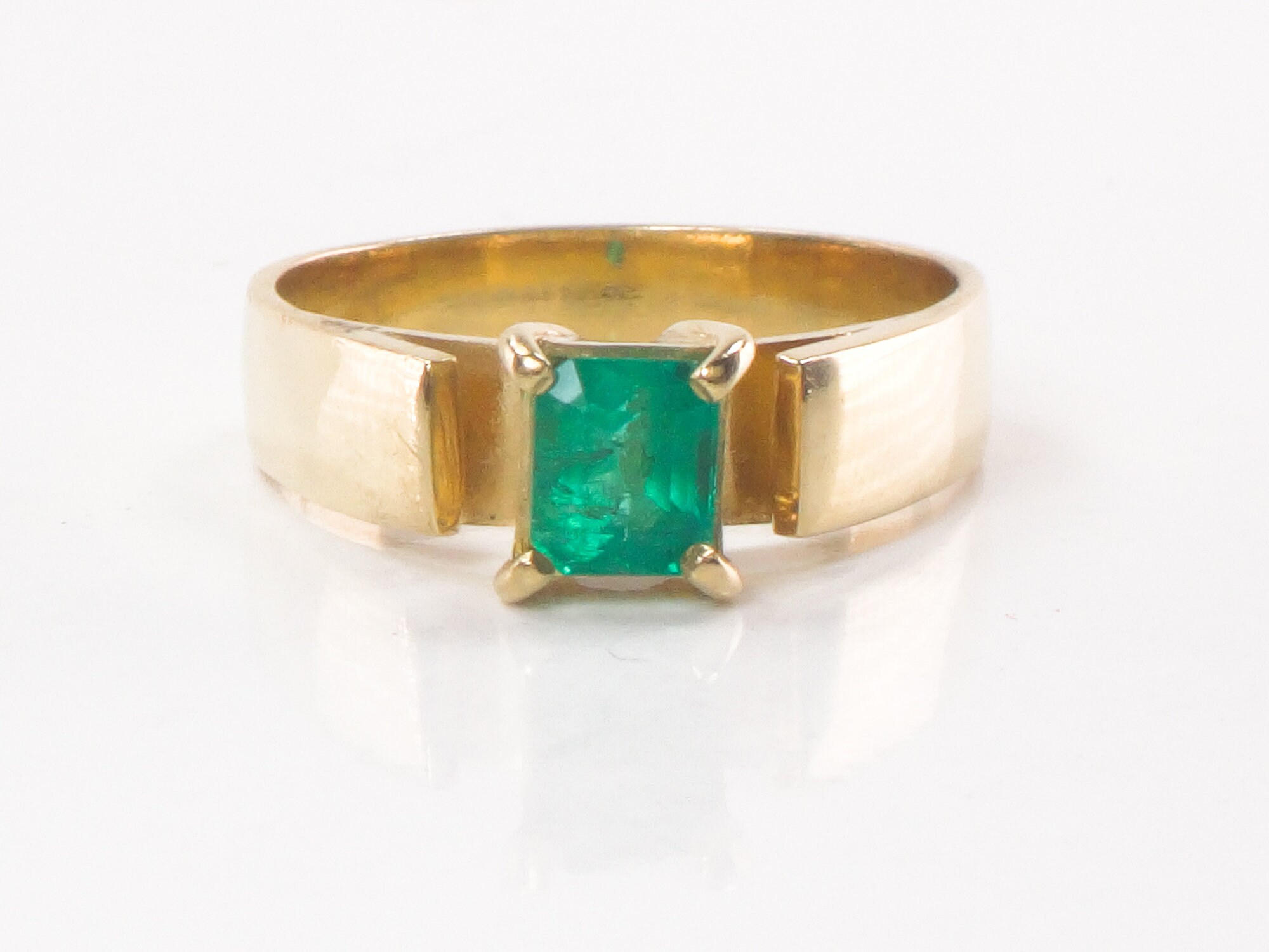 Eternelle Fusi 18-karat white and yellow gold emerald ring