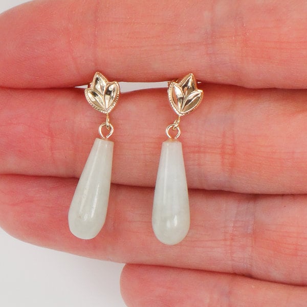 Vintage 10k Yellow Gold Light Green Jadeite Teardrop Earrings