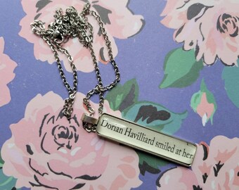 Dorian Havilliard Smiled hanger ketting gemaakt met Throne of Glass boekpagina's