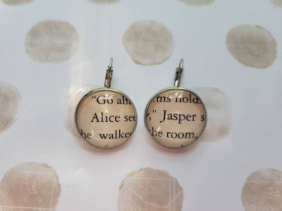 Pendientes colgantes de Alicia y páginas de Etsy España