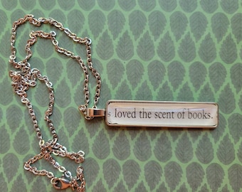 Love the Scent of Books Anhänger Halskette mit Ballad of Never After Buchseiten