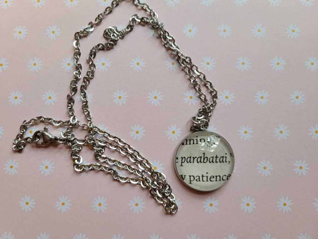 モータルインストゥルメンツの本のページで作られたパラバタイ 20 mm ペンダントネックレス - Etsy 日本, image size:1080x810