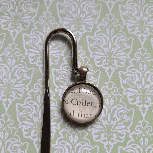 Cullen bookmark made with book pages