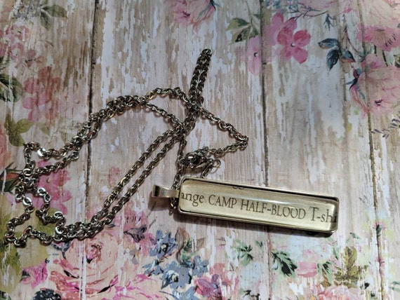 COLLANA PERCY JACKSON CAMPO MEZZOSANGUE POSEIDON - Abbigliamento e