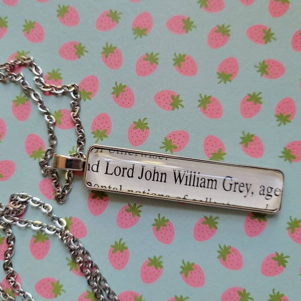 Collier pendentif Lord John William Grey fabriqué avec des pages de livre Outlander