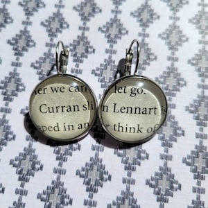 Curran Lennart Anhänger Ohrringe mit Kate Daniels Buchseiten