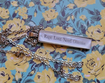 Rage Love Need Obsession hanger ketting gemaakt met Haunting Adeline boekpagina's