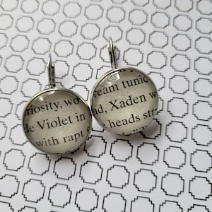 Violet and Xaden pendant earrings made with Fourth Wing book pages