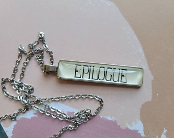 Epílogo retángulo colgante collar hecho con páginas de libro