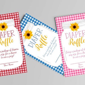 Op de afbeelding: Drie luiers loterij kaarten met een ruitjespatroon in rood, blauw en roze. Elke kaart heeft een glazen pot met een zonnebloem erop en de tekst "DIAPER RAFFLE". De tekst onder de pot luidt "Bring a package of diapers, any size, for a chance to win a prize!"