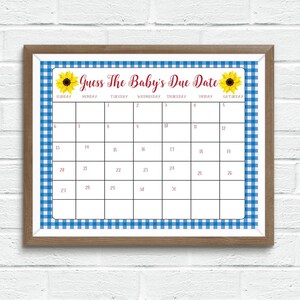 Op de afbeelding: Een printbaar babyshower-spel met een blauw-witte ruitjesachtergrond. Het spel heet "Raad de uitgerekende datum van de baby" en bevat een kalender met zonnebloemen aan weerszijden van de titel.