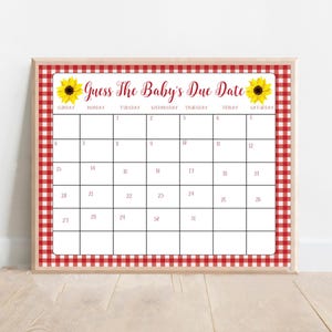 Op de afbeelding: Een printbaar babyshower-spel met een rode en witte gingham-achtergrond. Het spel heet "Raad de uitgerekende datum van de baby" en bevat een kalender met zonnebloemen bovenaan.