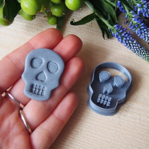 Skull clay cutter (skull cutter, embossing cutter, heart eye skull, embossed skull, halloween cutter, polymer clay cutter, imprinted cutter)