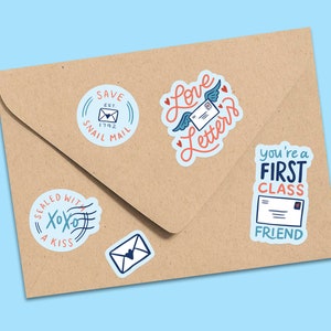 Happy Mail - Save Snail Mail - Vinyl Kiss-Cut Stickervel - 4 x 6" - Blauw - Save USPS - Postbezorger Relief - Fondsenwerving - Vriendschap