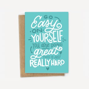 Go Easy On Yourself, This is Just Really Hard Karte - Unterstützung - Trauer - Social Distancing - Sweet A2 Grußkarte - Freundschaft - Familie