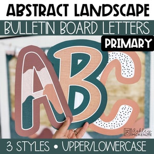 Decoración de aula con paisaje abstracto, tablón de anuncios con letras, puntuación y números de la A a la Z, decoraciones sencillas para la vuelta al cole