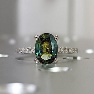 Bague unique en son genre avec saphir du Montana, bague en grappe de diamants saphir bleu, bague de fiançailles en saphir bleu d&#39;inspiration vintage, sarcelle verte en or 14 carats