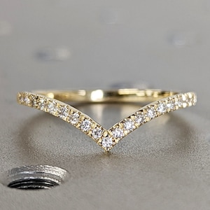 14K Gold Diamond Chevron Ring/Diamond Shimmering Ring/Gold V Shape Ring/Perfect Matching Band/Stackable Ring/Wedding Band/Curved/Band