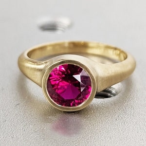 14K Solid Gold Ruby Round Stacking Signet Ring, Gold Ring Bezel Set, Simple Ruby Ring, Handmade jeweler, Delicate Ring Gift for Her